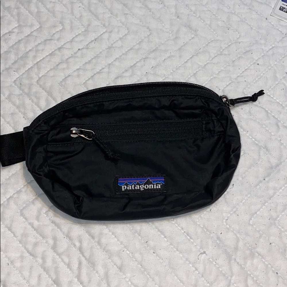 This listing is to trade Patagonia Fanny/hip pack black with specific posher